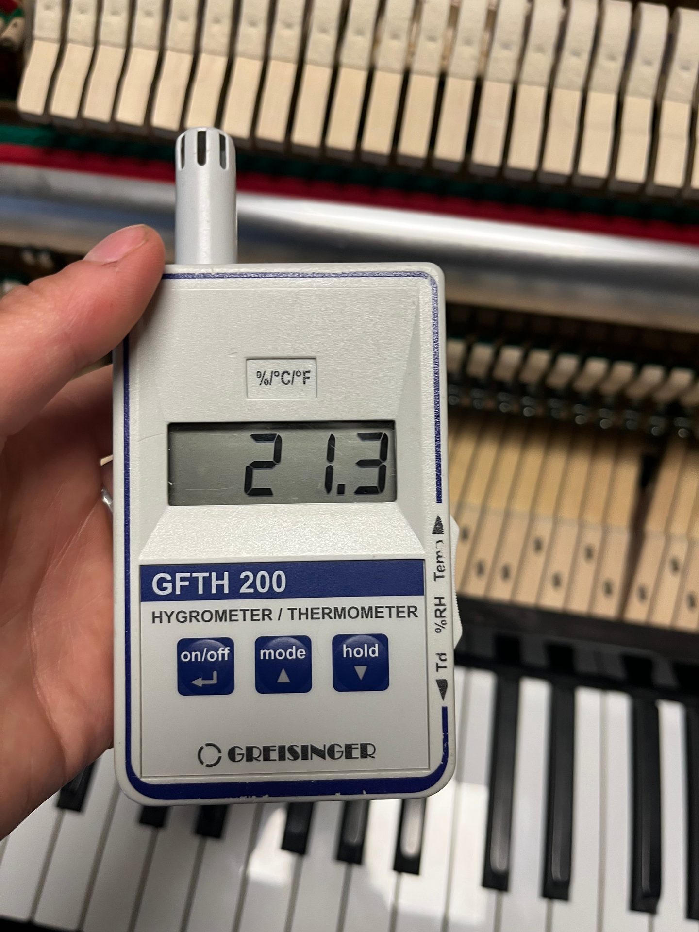 Hygromètre dans le piano – contrôle de l'humidité pour un climat ambiant optimal
